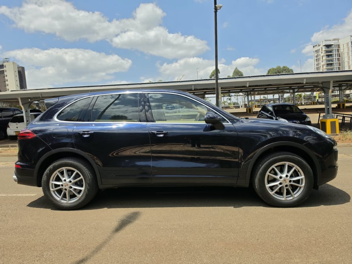 Porsche Cayenne (local)