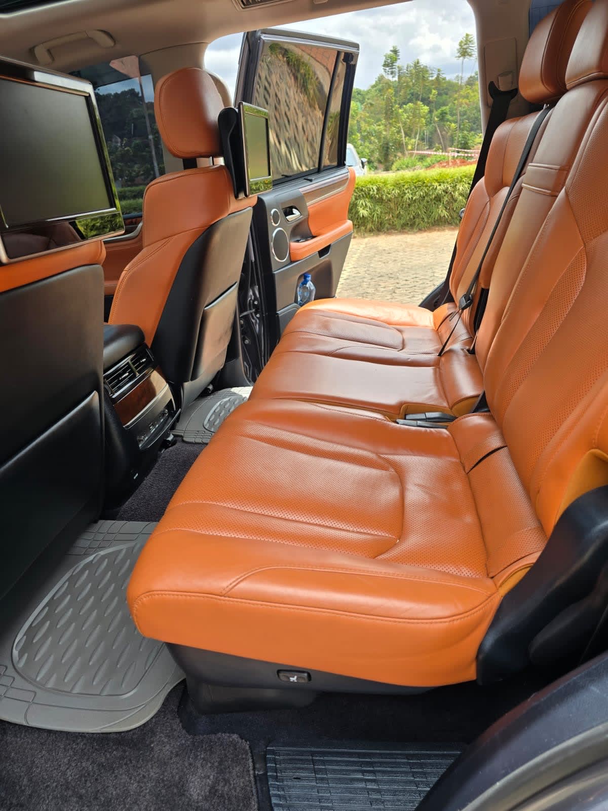 LEXUS LX570