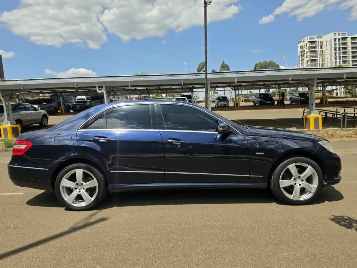 Mercedes Benz E200