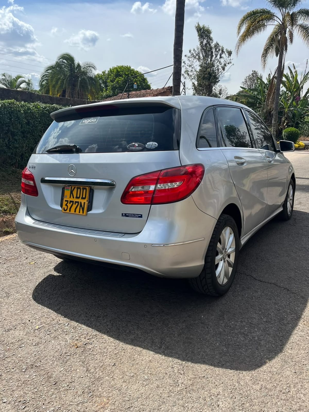 Mercedes Benz  B180