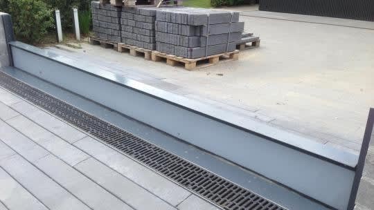 FX Self-Raising Barrier