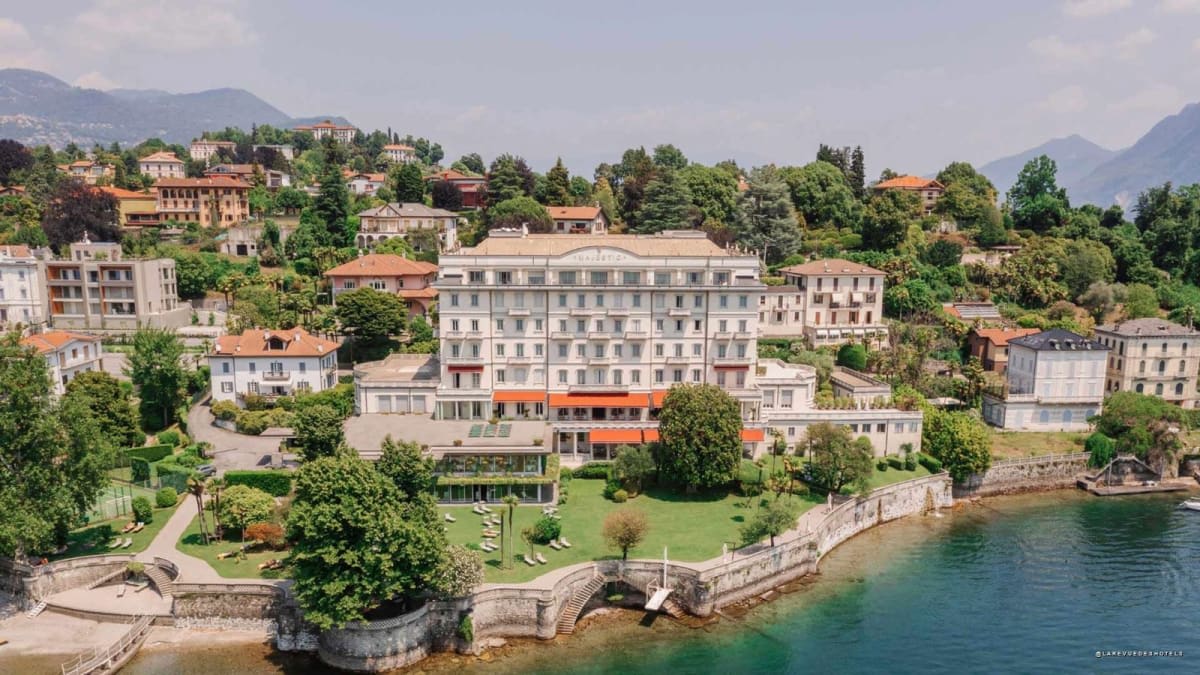 Le Grand Hotel Majestic vu du ciel, sur le golfe Borromée