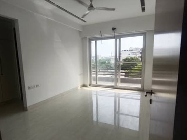 3BHK Semi furnished Luxurious flat — property photo 1 of 5
