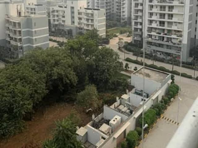 3BHK in Premium Society – Sector 71, Gurgaon — living area and home amenities