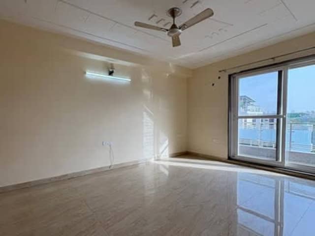 3BHK Semi Furnished in Sector 45/52 — living area and home amenities