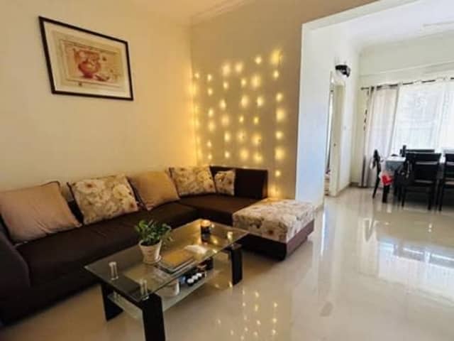 Fully Furnished Room in 2BHK | 0 Brokerage | Sarjapur Road — living area and home amenities