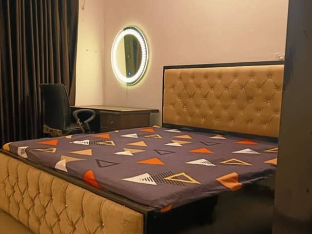 3 BHK Fully Furnished in DLF Phase-2, Sector 25 — property photo 1 of 5