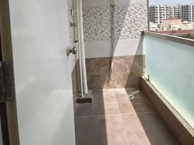 Spacious 1 BHK fully furnished apartment in Whitefield — bedroom interior view