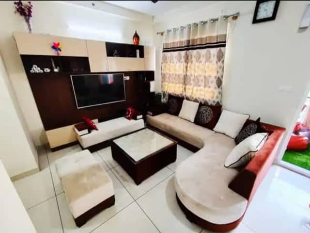 2 BHK Semi-Furnished Apartment for Rent – Prestige Lakeside Habitat, Whitefield — bedroom interior view