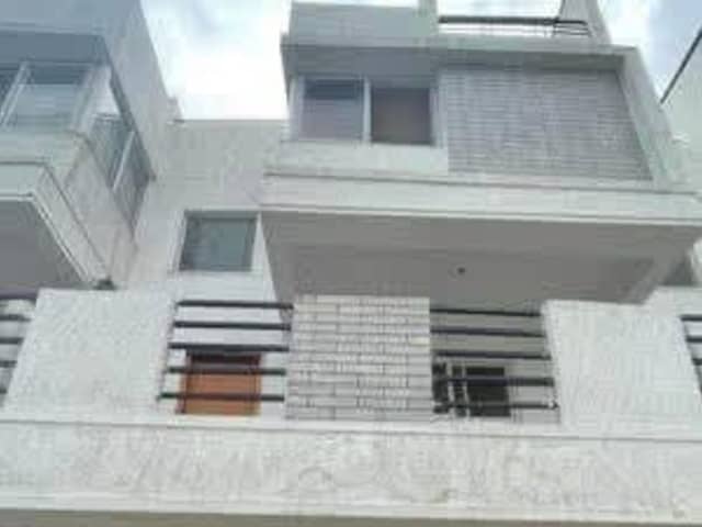 Private 1st Floor Room in Premium 4BHK Villa — property photo 1 of 5