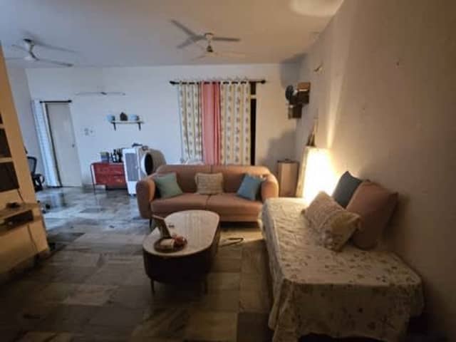 Single Room in 2BHK Flat, Marathahalli — living area and home amenities