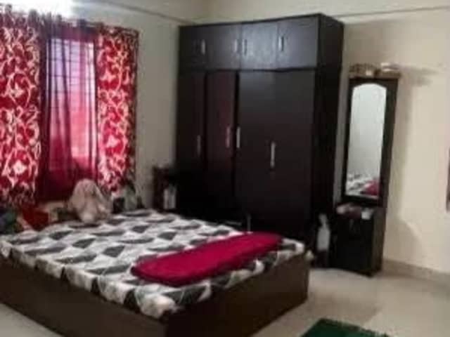 2 BHK Semi-Furnished Apartment for Rent – Mana Pristine, Doddakannelli, Sarjapur Road — living area and home amenities