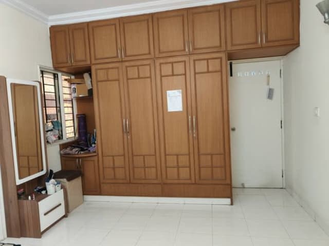 Female Flatmate Replacement in 3BHK — living area and home amenities