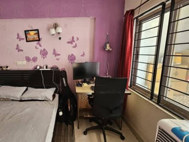 Female Flatmate Wanted in 3BHK Aakruthi Sunshine — living area and home amenities