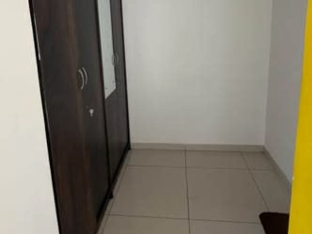 Room Available in a Spacious 3BHK - Goyalco Orchid Lakeview, Bellandur — living area and home amenities