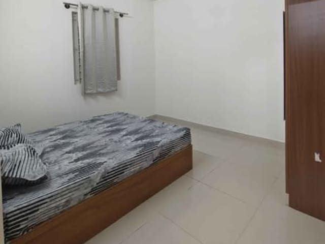 1BHK Fully Furnished Flats With Balconies Available For Rent — bedroom interior view