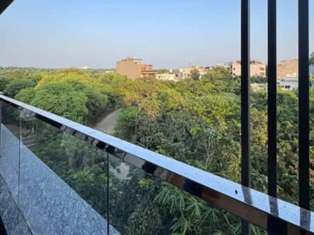4BHK Semi Furnished Floor For Rent Dlf Phase-1 — living area and home amenities