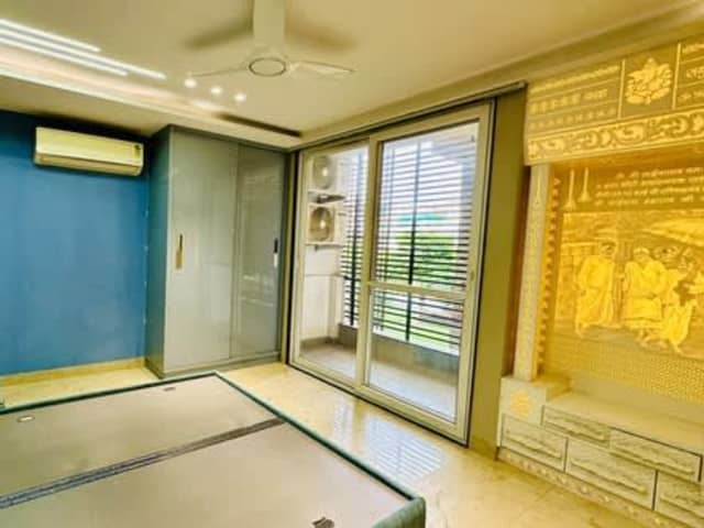 3BHK Semi Furnished Floor in BPTP Amstoria Sec 102 — property photo 1 of 5