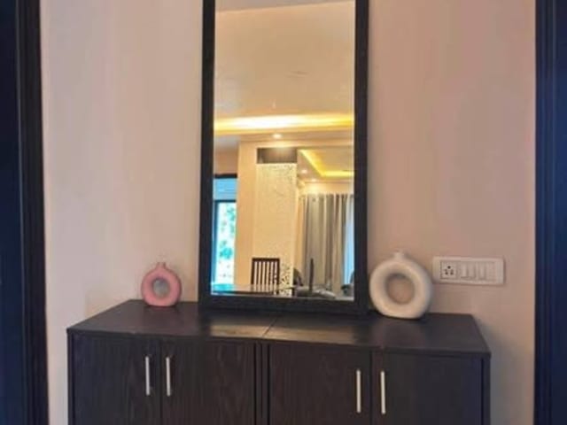 LUXURY 3 BHK | FULLY FURNISHED | SECTOR 27 — living area and home amenities