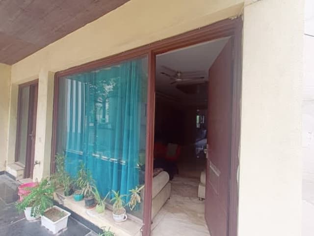 Room in 3BHK Flat for Female — property photo 1 of 5
