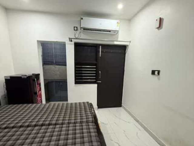 1 RK Fully Furnished in Sec 40 — living area and home amenities