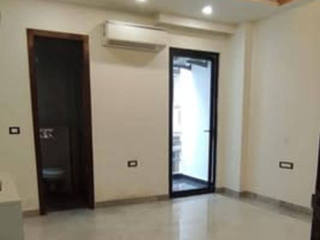 PREMIUM 3 BHK SEMI-FURNISHED HOME FOR RENT | DLF PHASE 2, GURGAON — living area and home amenities