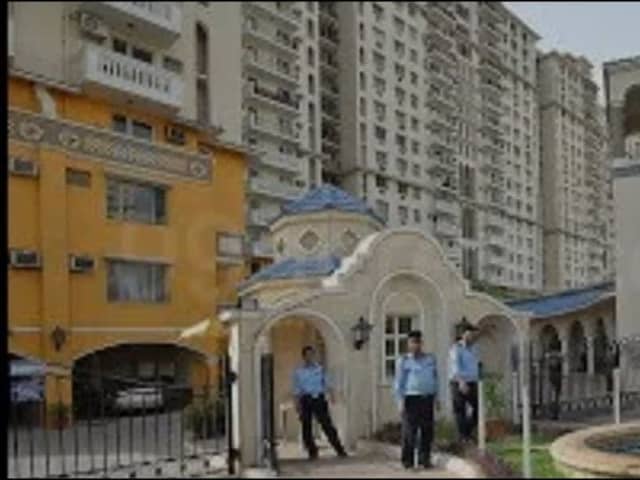 3 BHK semi Furnished in DLF Belvedere Park, Gurgaon — verified flat photo 1