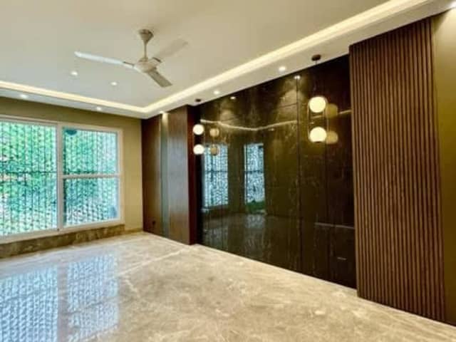 3/4BHK in Sushant Lok-1 — living area and home amenities
