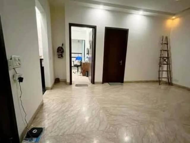 Female Flatmate Required - DLF Phase 2 — living area and home amenities