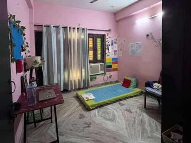 Private room in 2BHK near Unitech Cyber Park — bedroom interior view