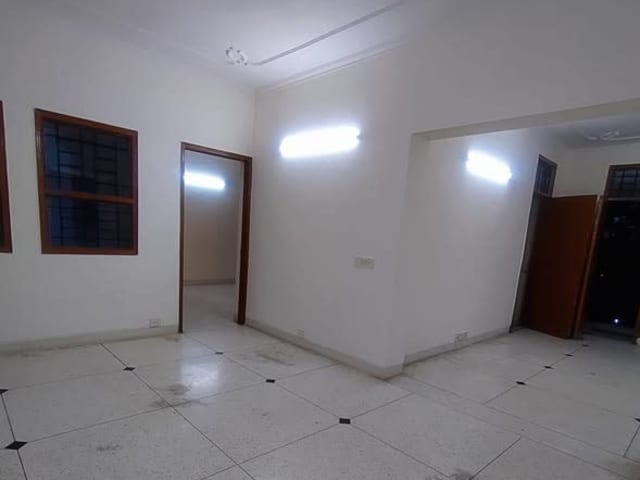 3 BHK AVAILABLE FOR RENT – GURGAON SECTOR 51 — living area and home amenities
