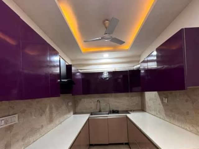 3 BHK Semi-Furnished in DLF Phase 1 — property photo 1 of 5