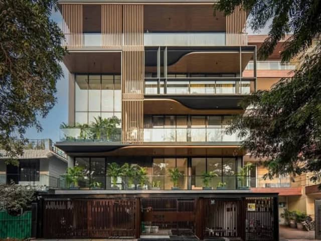 Semi-Furnished 4 BHK in Sushant Lok-1, A Block — property photo 1 of 5
