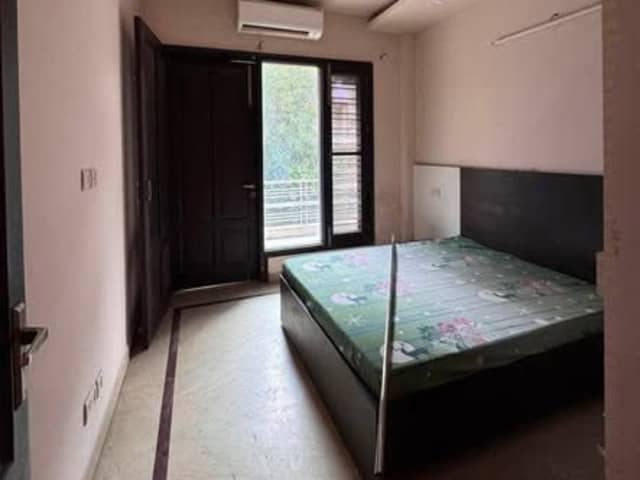 3 BHK Fully Furnished in DLF Phase-2, Sector 25 — bedroom interior view