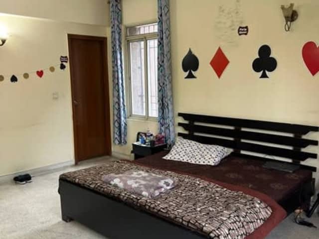 Fully Furnished 4BHK Flat in Sector 28 — living area and home amenities