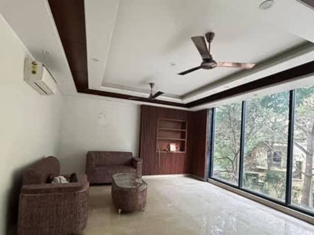 1 Room Available in 4BHK – DLF Phase 2 — verified flat photo 1