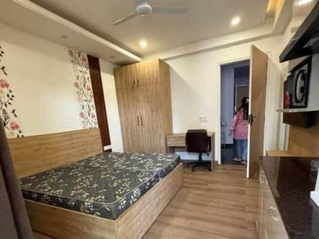 1 RK in Sector 55 — living area and home amenities