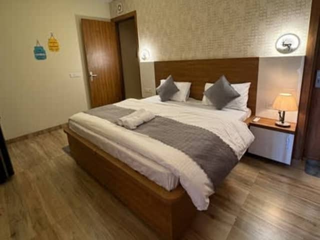 1 BHK Fully Furnished for Rent – Sector 38, Gurugram — living area and home amenities