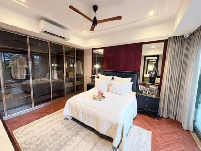 LUXURY 4BHK FLOOR FOR RENT — bedroom interior view