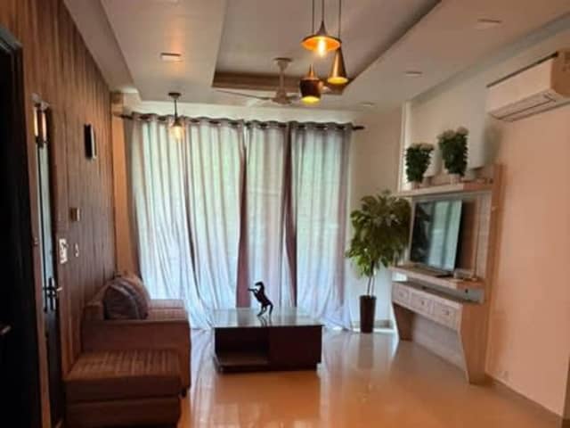 Female flatmate required in 3BHK, Sector-67, Gurgaon — property photo 1 of 5