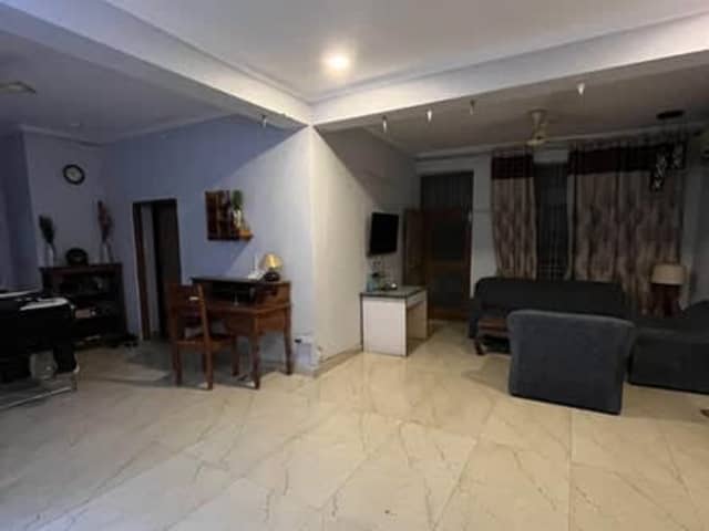 Fully Furnished 3 BHK in Ardee City — living area and home amenities