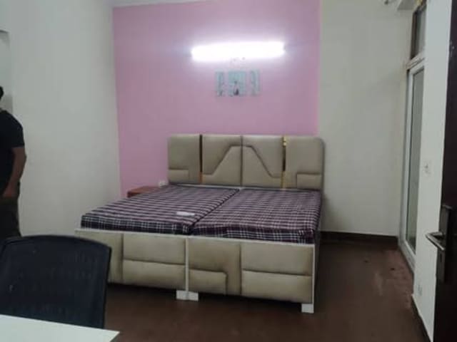 PRE-OCCUPIED ROOM AVAILABLE — property photo 1 of 5