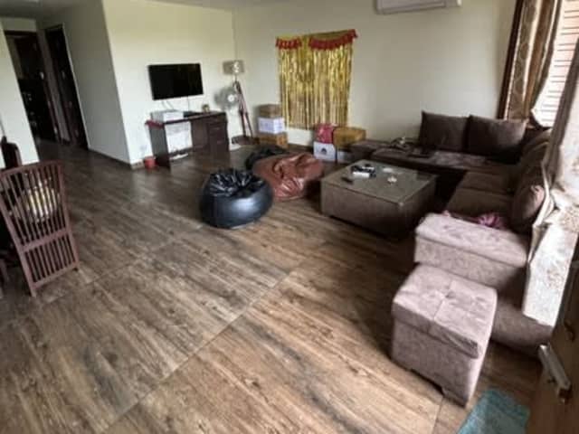 Luxurious 3BHK Room for Male Flatmate in Sector 27 — living area and home amenities