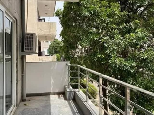 Luxurious 4BHK House for Female Flatmates — property photo 1 of 5