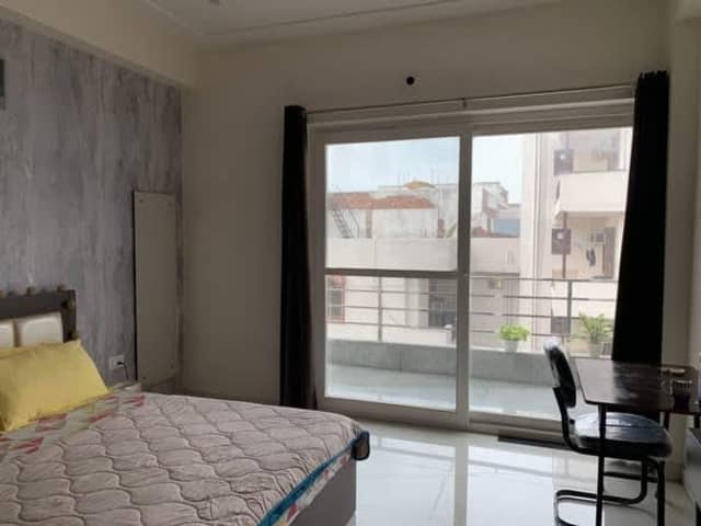 Luxurious 4BHK House for Female Flatmates — living area and home amenities