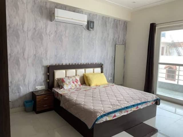 Luxurious 4BHK House for Female Flatmates — bedroom interior view
