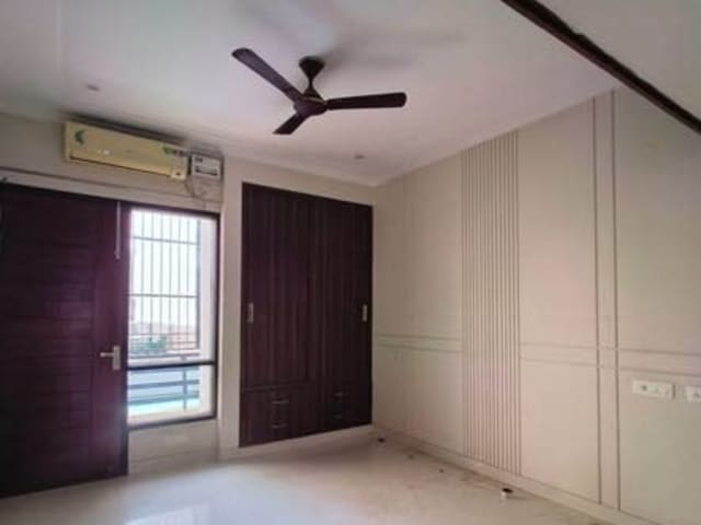 3 BHK Semi Furnished in Sec 46 — bedroom interior view