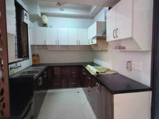 3 BHK Semi Furnished in Sec 46 — property photo 1 of 5