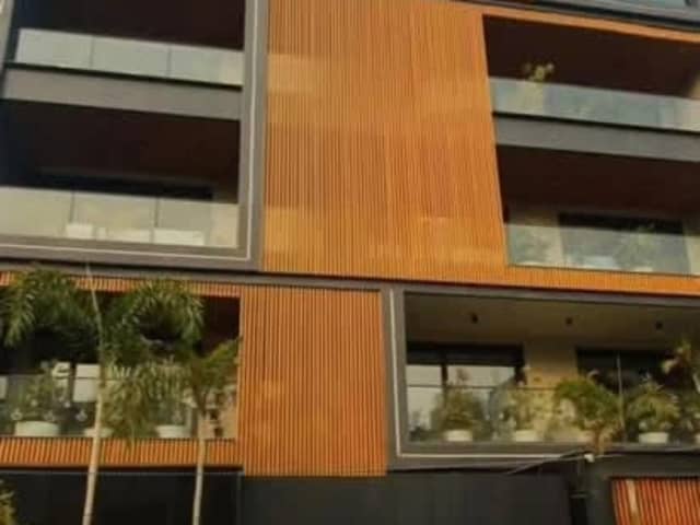 Ultra-Luxury 3 BHK Semi-Furnished Flat – DLF Phase 1 — verified listing cover photo