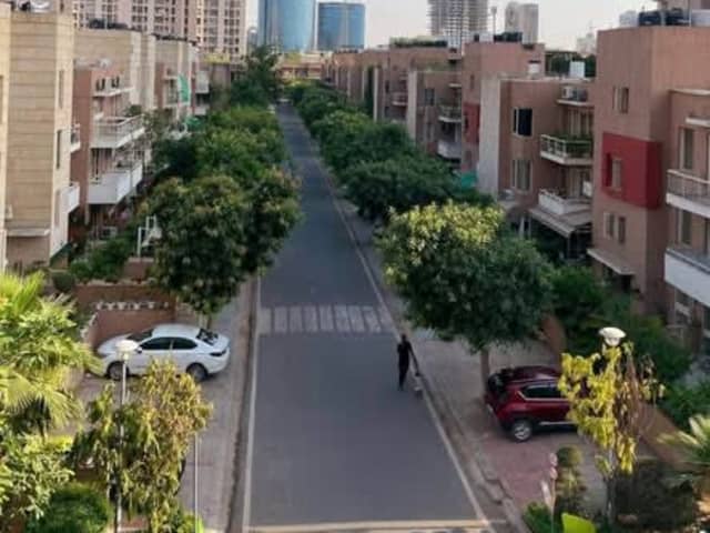 Fully Furnished Room in 3BHK – Nirvana Country, Sec-50 — property photo 1 of 5
